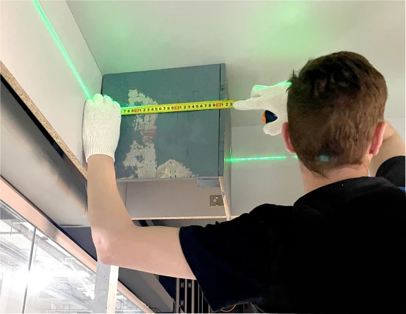 Отбивка уровня. Отбиваем уровень, на котором планируется установить натяжной потолок